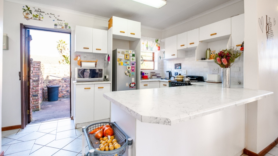 3 Bedroom Property for Sale in Denneoord Western Cape